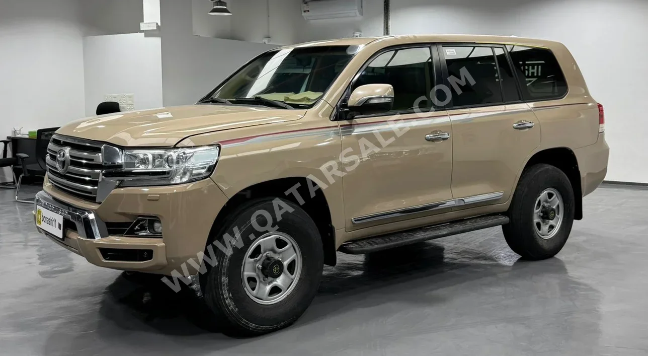 Toyota  Land Cruiser  GXR  2016  Automatic  316,000 Km  8 Cylinder  Four Wheel Drive (4WD)  SUV  Beige