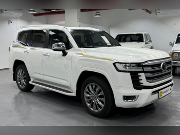 Toyota  Land Cruiser  VXR  2022  Automatic  14,741 Km  8 Cylinder  Four Wheel Drive (4WD)  SUV  White