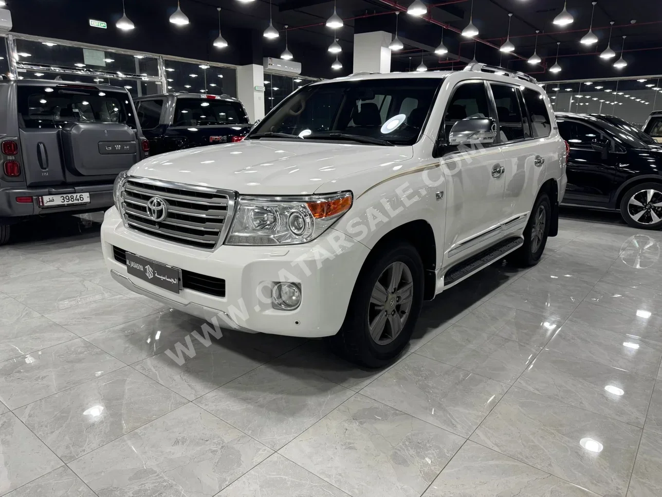 Toyota Land Cruiser VXR 2015 Automatic 426,000 Km 8 Cylinder Four Wheel Drive (4WD) SUV White