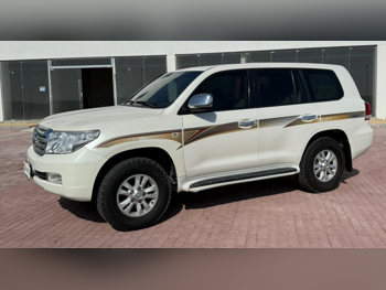 Toyota  Land Cruiser  GXR  2010  Automatic  574,000 Km  8 Cylinder  Four Wheel Drive (4WD)  SUV  White