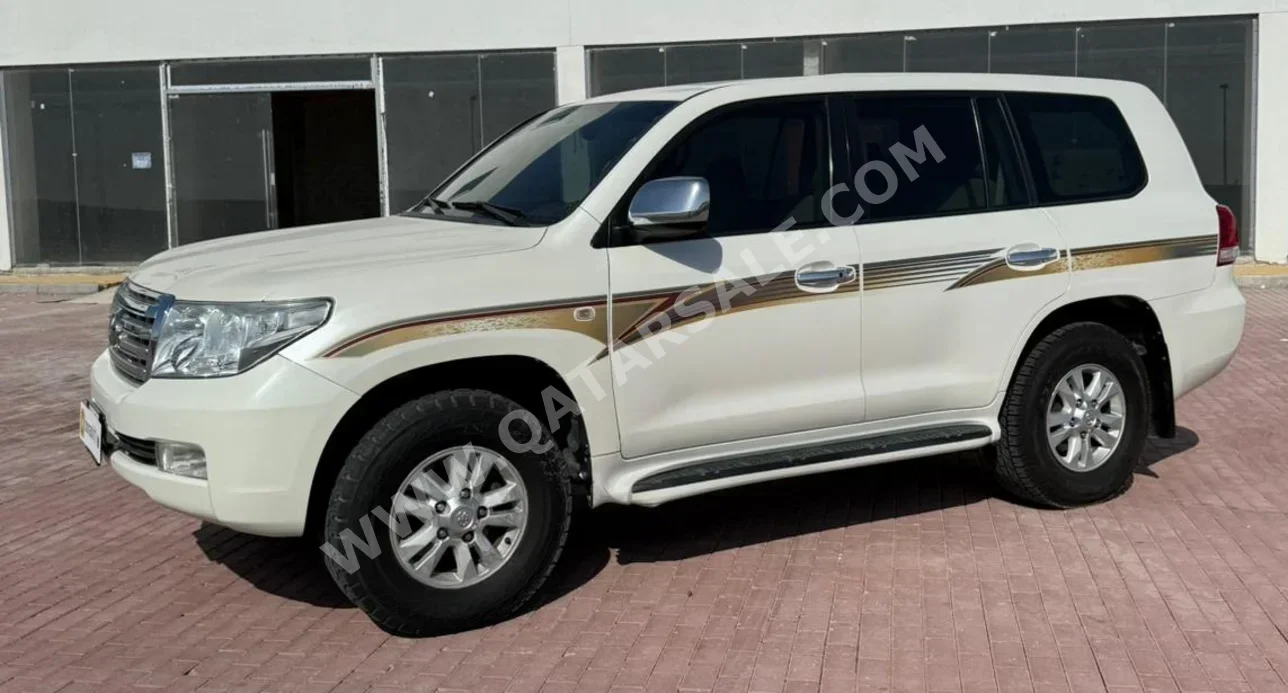 Toyota  Land Cruiser  GXR  2010  Automatic  574,000 Km  8 Cylinder  Four Wheel Drive (4WD)  SUV  White