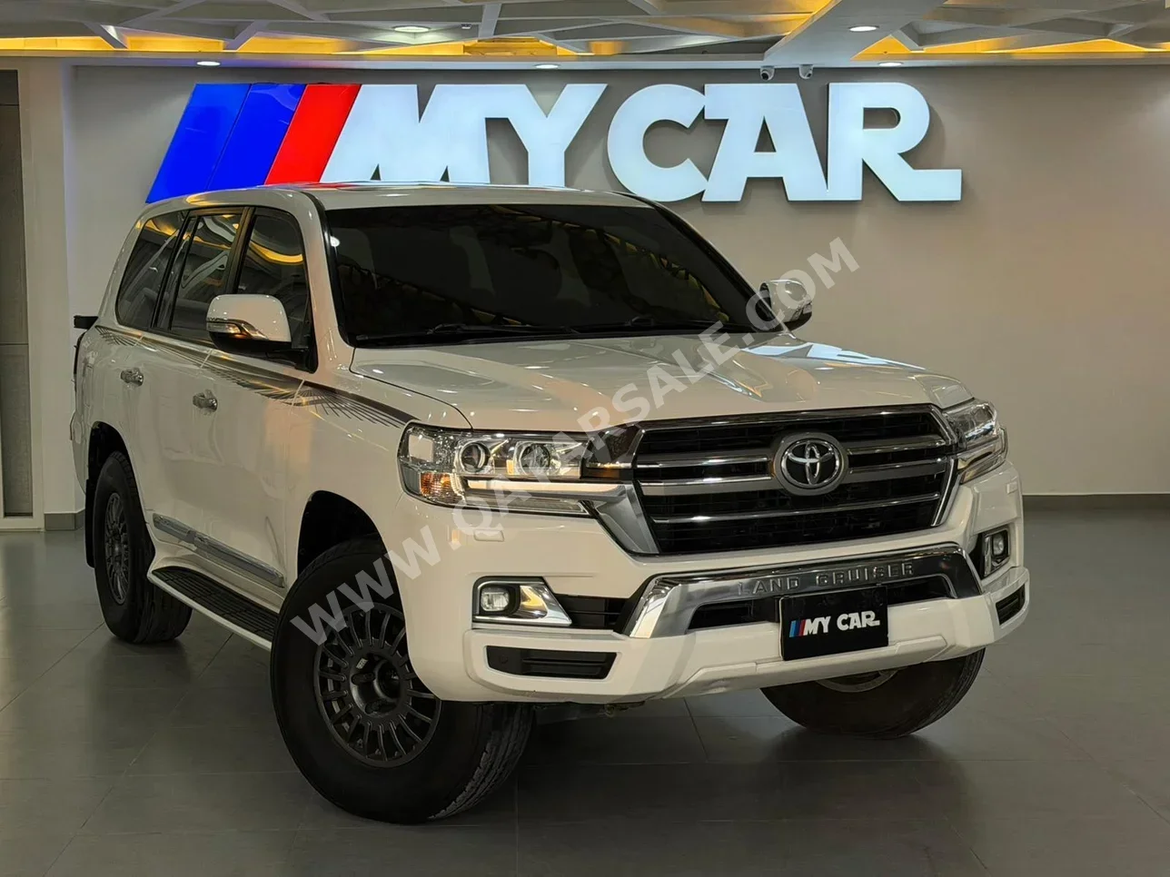 Toyota  Land Cruiser  GXR  2019  Automatic  205,000 Km  8 Cylinder  Four Wheel Drive (4WD)  SUV  White
