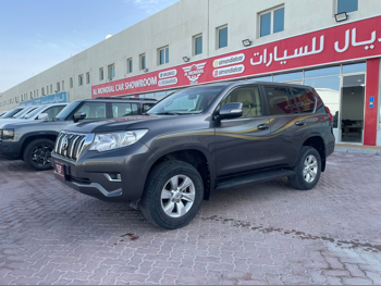 تويوتا  برادو  تي اكس ال  2022  اوتوماتيك  142,000 كم  6 سلندر  دفع رباعي  اس يو في  رمادي