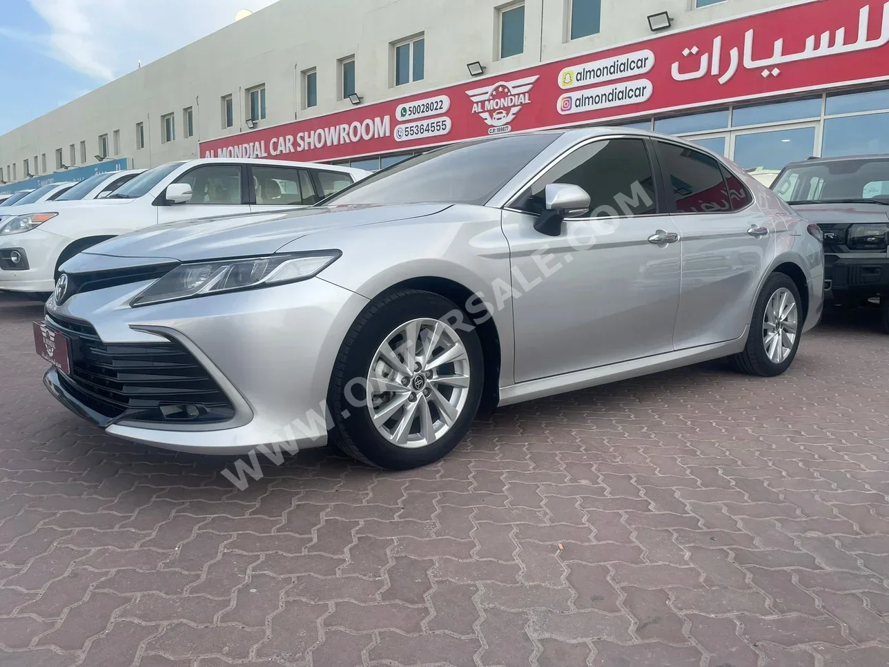 تويوتا  كامري  جي ال اي  2023  اوتوماتيك  94,000 كم  4 سلندر  سحب امامي  سيدان  فضي