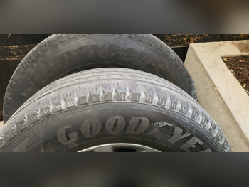 العجلات والجنوط (الرنقات) جود يير صنع في الولايات المتحدة الأمريكية (الولايات المتحدة الأمريكية) \  4 مواسم  18"