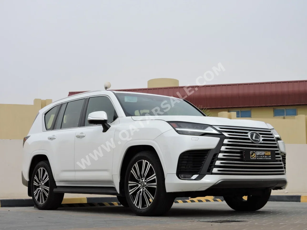 لكزس ال اكس 600 لكجري 2023 اوتوماتيك 78,000 كم 6 سلندر دفع رباعي اس يو في أبيض تحت الضمان