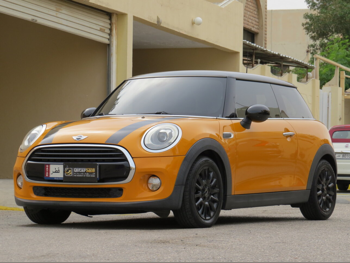 Mini  Cooper  2018  Automatic  81,800 Km  3 Cylinder  Front Wheel Drive (FWD)  Hatchback  Black and Orange