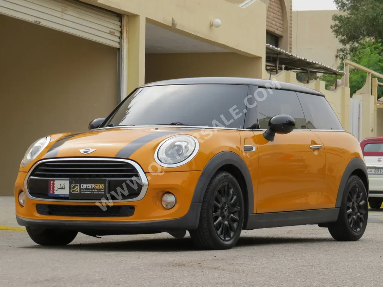 ميني كوبر 2018 اوتوماتيك 81,800 كم 3 سلندر سحب امامي هاتشباك أسود و برتقالي