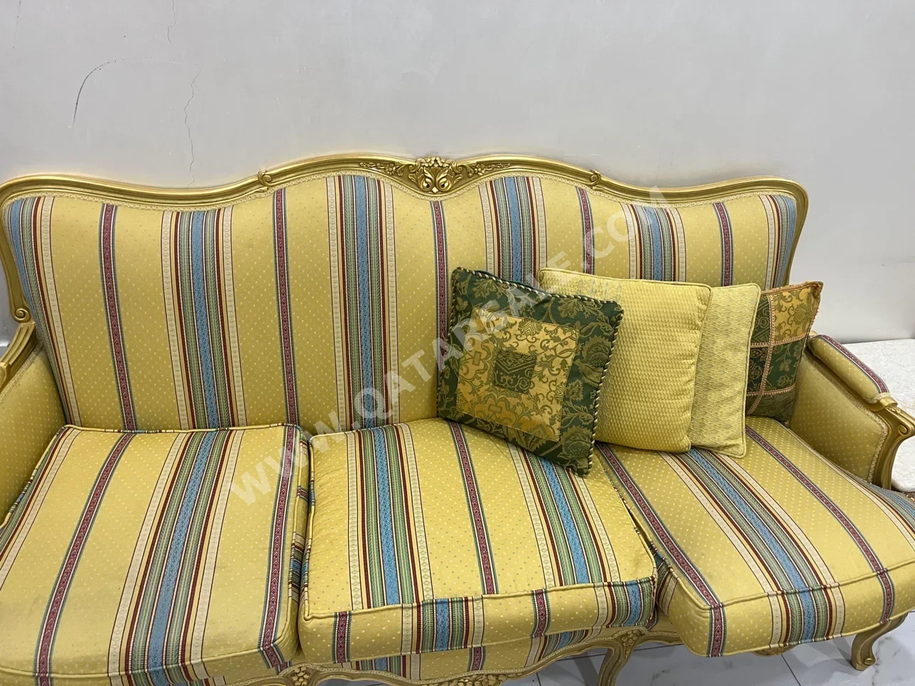 الأرائك والكنب والكراسي كنبة بثلاث مقاعد  - قماش  - أصفر