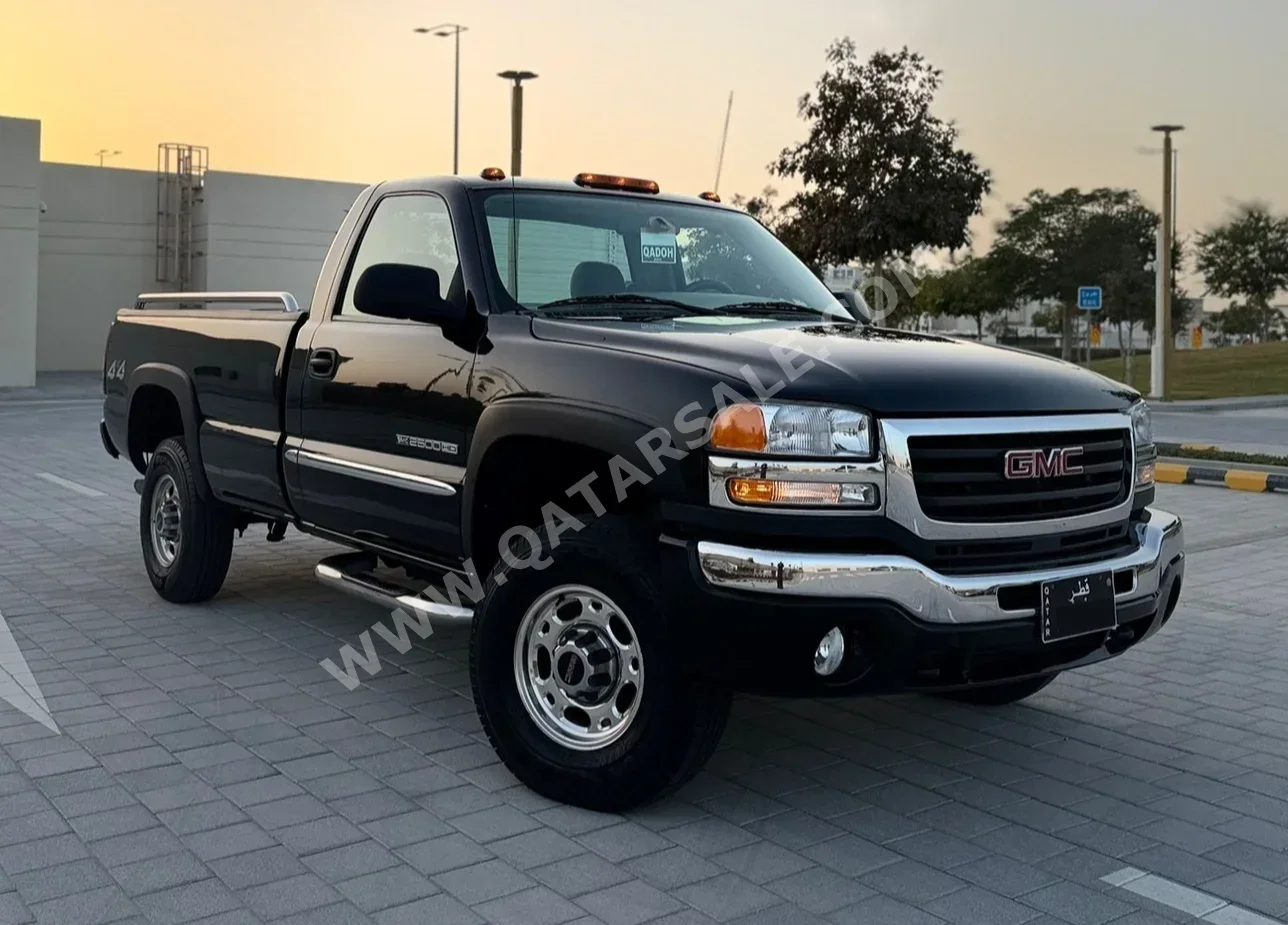 GMC Sierra 2006 Automatic 155,000 Km 8 Cylinder Four Wheel Drive (4WD) Pick Up Black
