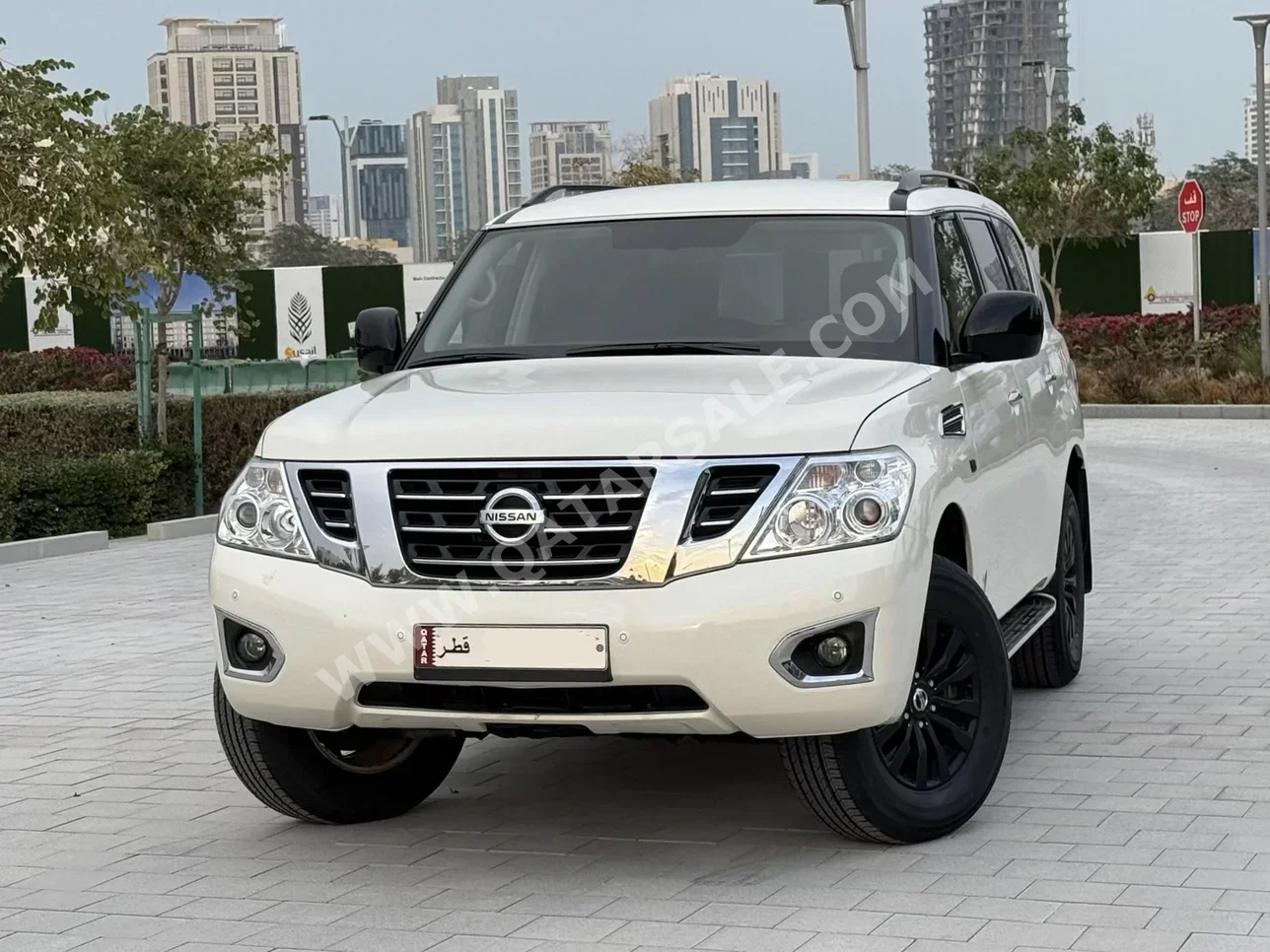 نيسان  باترول  ال اي  2019  اوتوماتيك  152,000 كم  8 سلندر  دفع رباعي  اس يو في  أبيض