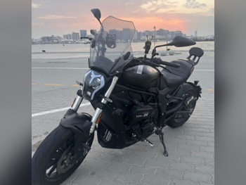 بينلي -  2021 - اللون اسود