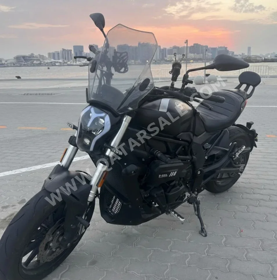 بينلي -  2021 - اللون اسود