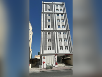 مباني ,ابراج ومجمعات - سكن عائلي  - الدوحة  - فريج عبد العزيز  للبيع