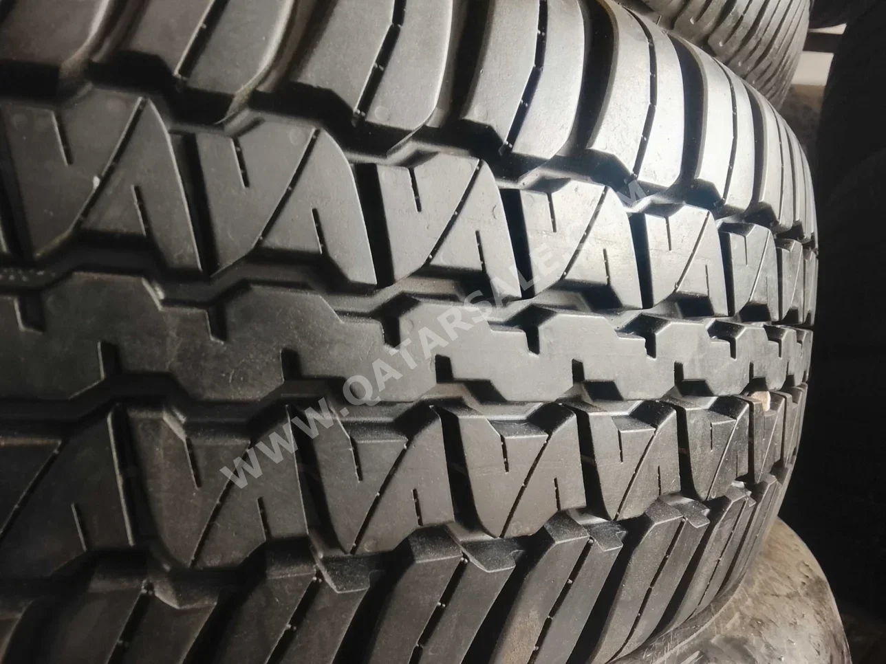 العجلات والجنوط (الرنقات) دنلوب صنع في اليابان \  4 مواسم  17"