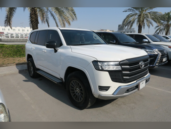 تويوتا  لاند كروزر  جي اكس  2022  اوتوماتيك  279,000 كم  6 سلندر  دفع رباعي  اس يو في  أبيض