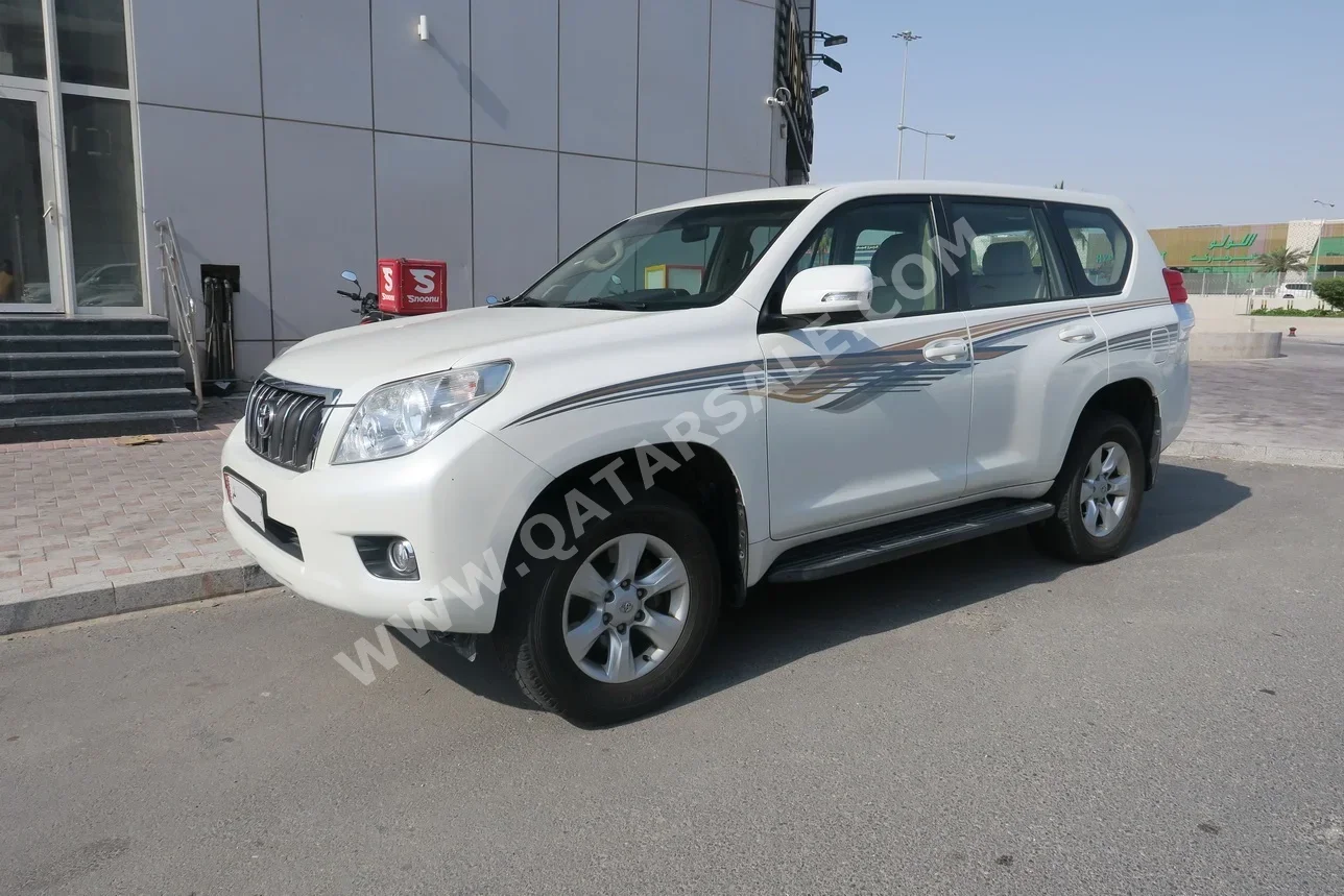 تويوتا برادو 2011 اوتوماتيك 176,000 كم 6 سلندر دفع رباعي اس يو في أبيض
