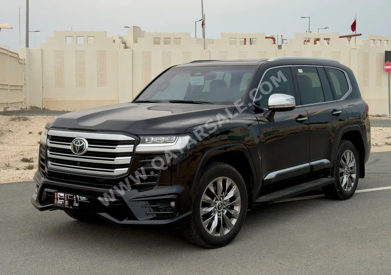 Toyota  Land Cruiser  VXR Twin Turbo  2025  Automatic  30,000 Km  6 Cylinder  Four Wheel Drive (4WD)  SUV  Black  With Warranty