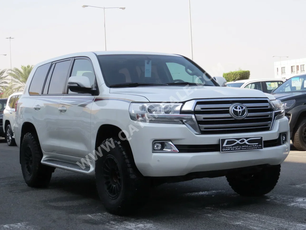تويوتا  لاند كروزر  جي اكس ار  2018  اوتوماتيك  290,000 كم  6 سلندر  دفع رباعي  اس يو في  أبيض