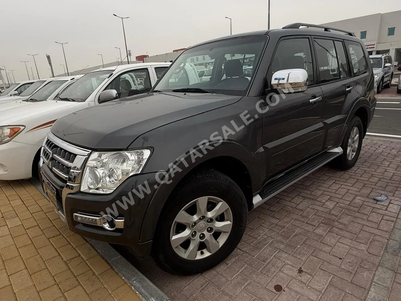 ميتسوبيشي باجيرو GLS 2020 اوتوماتيك 100,000 كم 6 سلندر دفع رباعي اس يو في رمادي