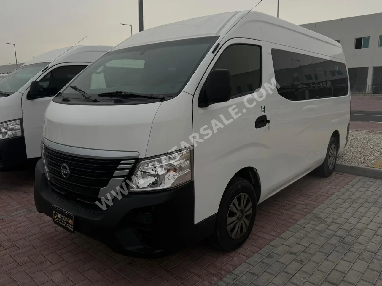 Nissan  Urvan  2022  Manual  200,000 Km  4 Cylinder  Front Wheel Drive (FWD)  Van / Bus  White