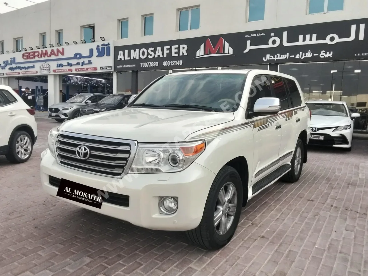 Toyota  Land Cruiser  GXR  2014  Automatic  238,000 Km  8 Cylinder  Four Wheel Drive (4WD)  SUV  White