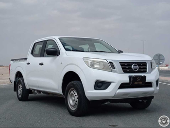 Nissan  Navara  2017  Manual  200,000 Km  4 Cylinder  Rear Wheel Drive (RWD)  Pick Up  White