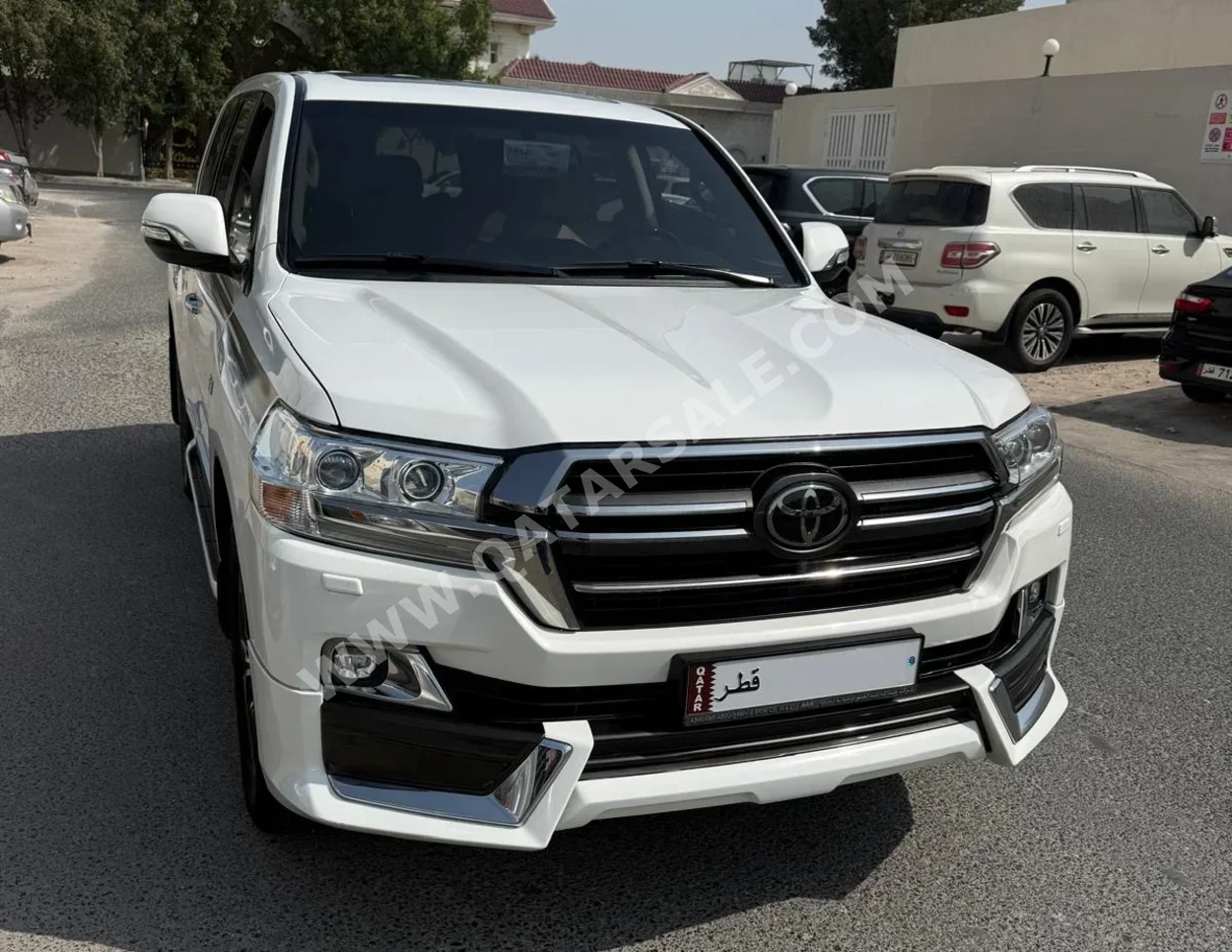 Toyota Land Cruiser VXR 2020 Automatic 155,000 Km 8 Cylinder Four Wheel Drive (4WD) SUV White