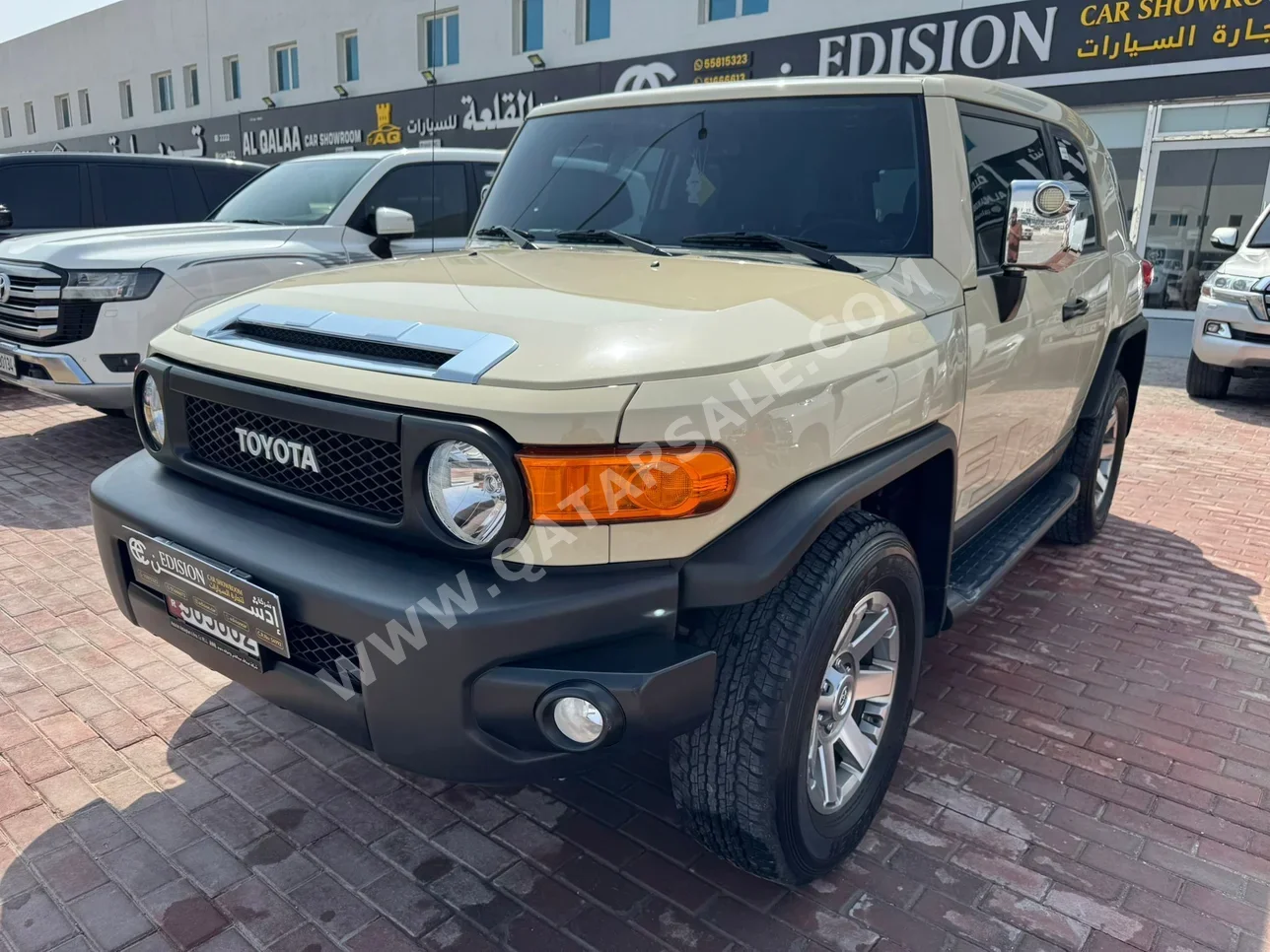 Toyota FJ Cruiser 2023 Automatic 50,000 Km 6 Cylinder Four Wheel Drive (4WD) SUV Beige With Warranty