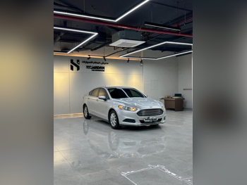 فورد  فيوشن  2016  اوتوماتيك  236,000 كم  4 سلندر  دفع خلفي  سيدان  فضي