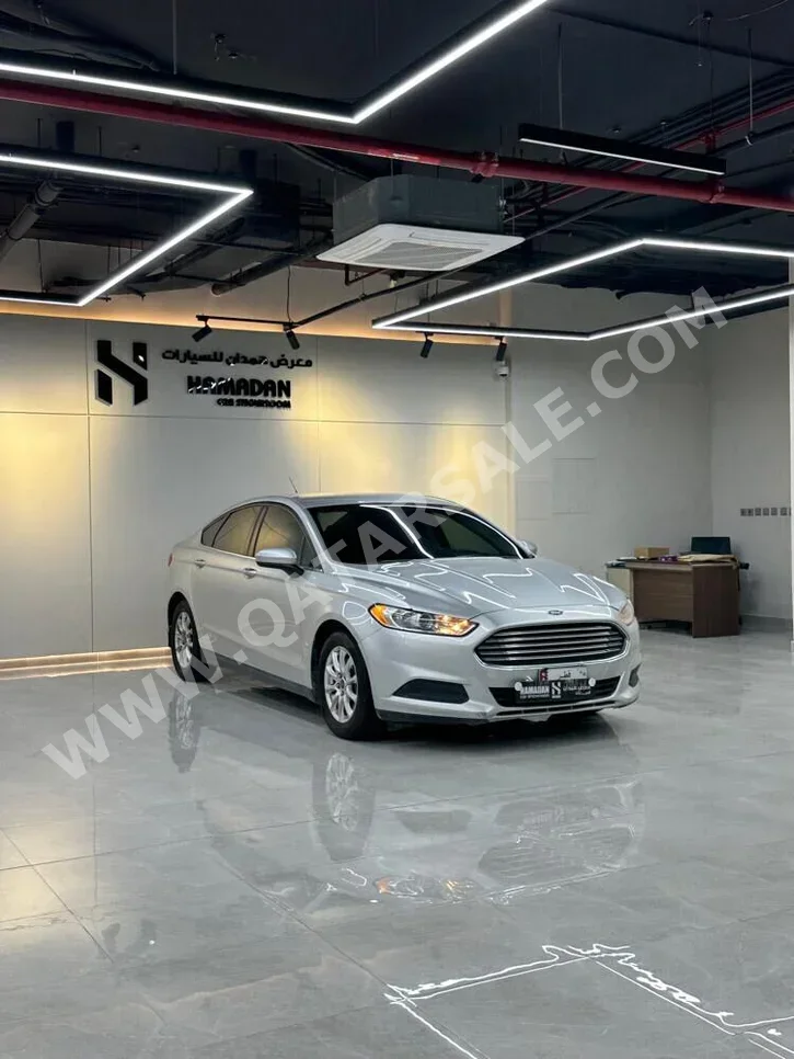 فورد فيوشن 2016 اوتوماتيك 236,000 كم 4 سلندر دفع خلفي سيدان فضي