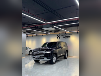 تويوتا  لاند كروزر  جي اكس ار  2024  اوتوماتيك  112,000 كم  6 سلندر  دفع رباعي  اس يو في  أسود