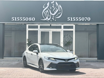 Toyota  Camry  Limited  2024  Automatic  1,700 Km  6 Cylinder  Front Wheel Drive (FWD)  Sedan  White  With Warranty