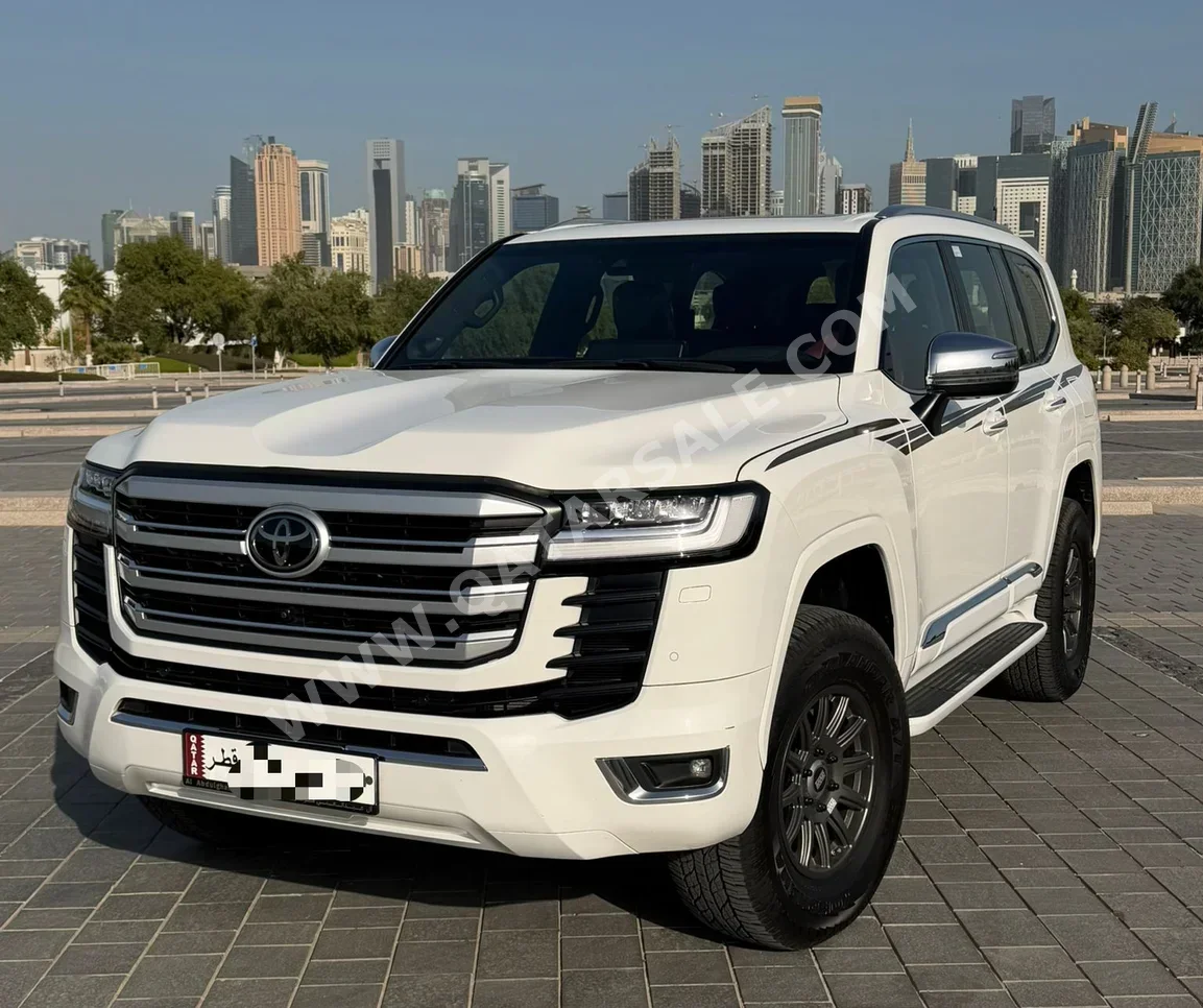 Toyota  Land Cruiser  VXR Twin Turbo  2022  Automatic  139,000 Km  6 Cylinder  Four Wheel Drive (4WD)  SUV  White  With Warranty