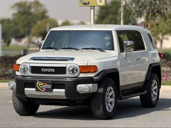 تويوتا  إف جي كروزر  2020  اوتوماتيك  147,000 كم  6 سلندر  دفع رباعي  اس يو في  أبيض