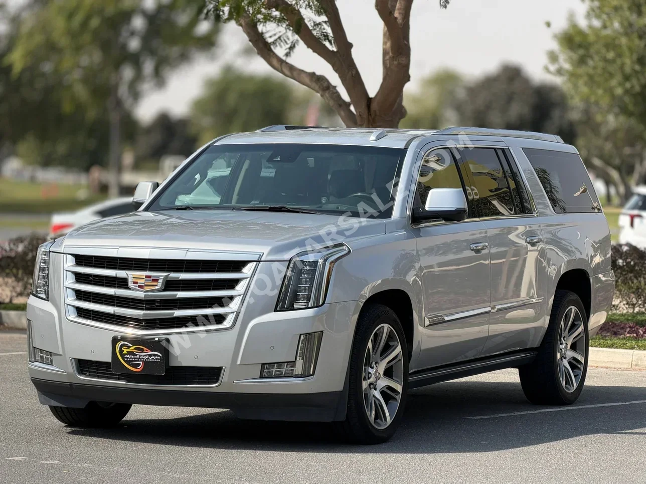 كاديلاك اسكيليد 2016 اوتوماتيك 190,000 كم 8 سلندر دفع رباعي اس يو في فضي