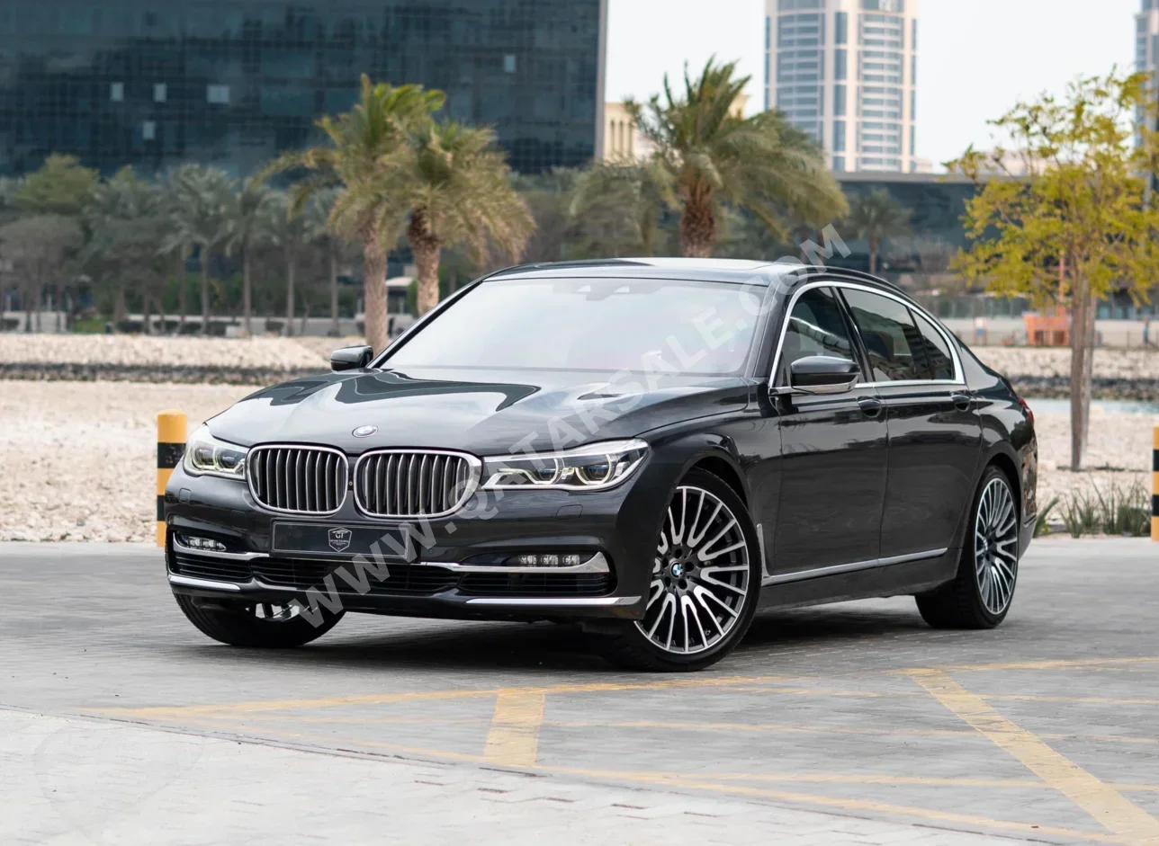 بي ام دبليو  الفئة - السابعة  750 Li  2017  اوتوماتيك  58,000 كم  8 سلندر  دفع خلفي  سيدان  رمادي  تحت الضمان