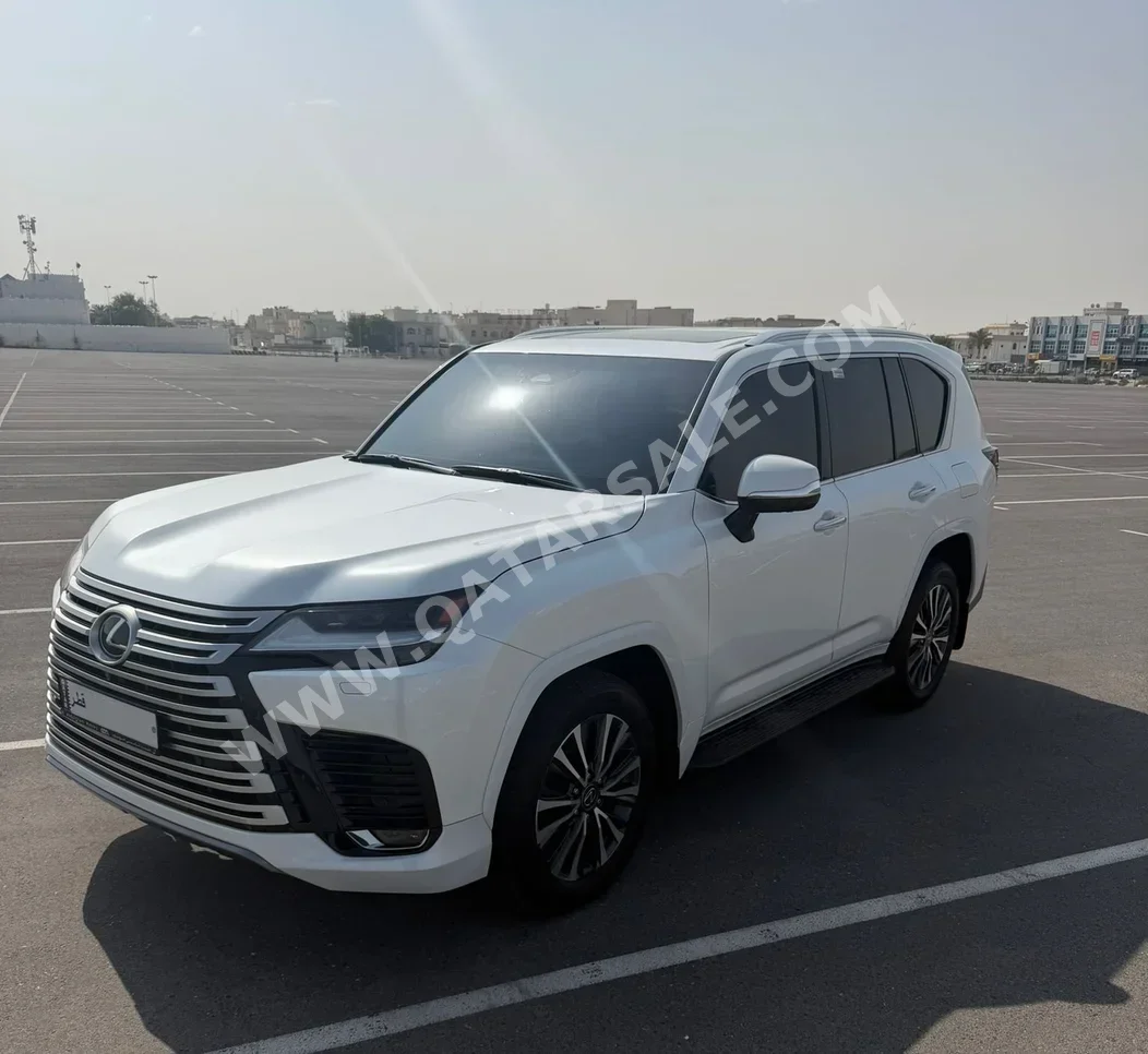 لكزس ال اكس 600 لكجري 2025 اوتوماتيك 5,000 كم 6 سلندر دفع رباعي اس يو في أبيض تحت الضمان