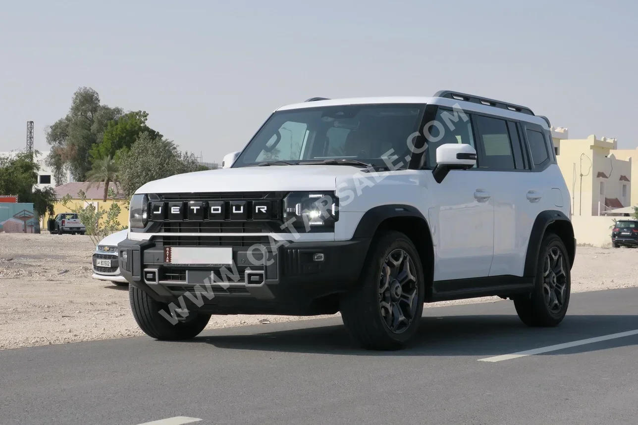 جيتور تي 2 لكجري 2025 اوتوماتيك 32,000 كم 4 سلندر دفع رباعي اس يو في أبيض تحت الضمان