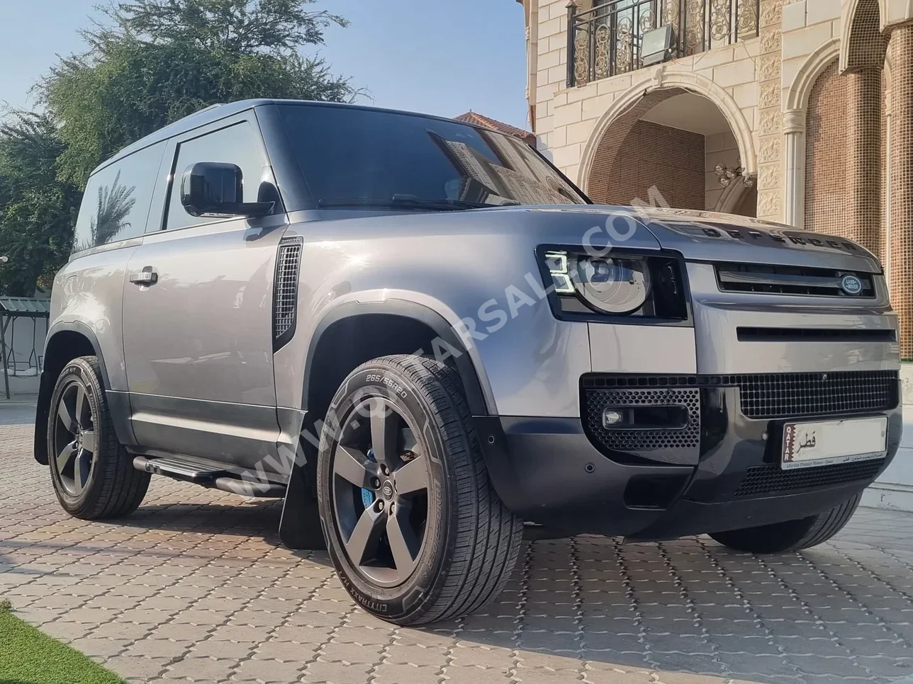 لاند روفر  ديفيندر  90  2021  اوتوماتيك  122,000 كم  6 سلندر  دفع رباعي  اس يو في  رمادي