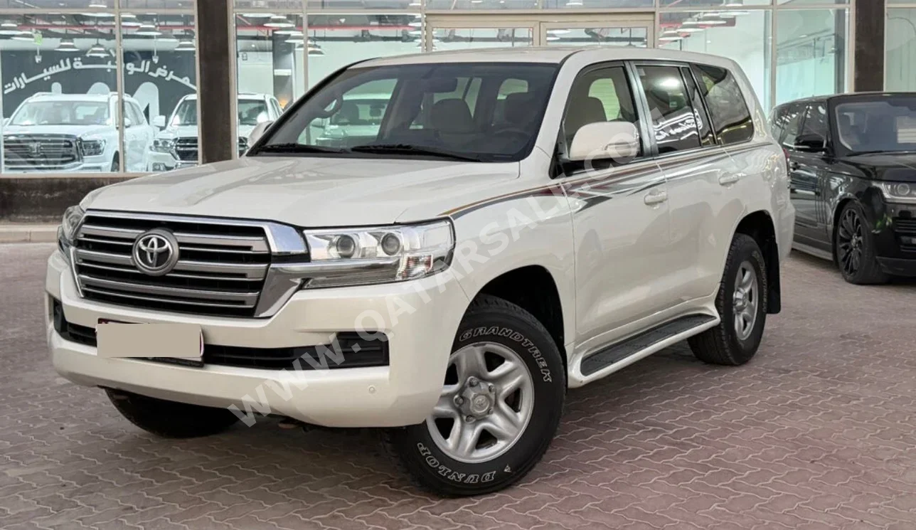 تويوتا لاند كروزر جي اكس ار 2018 اوتوماتيك 186,000 كم 6 سلندر دفع رباعي اس يو في أبيض