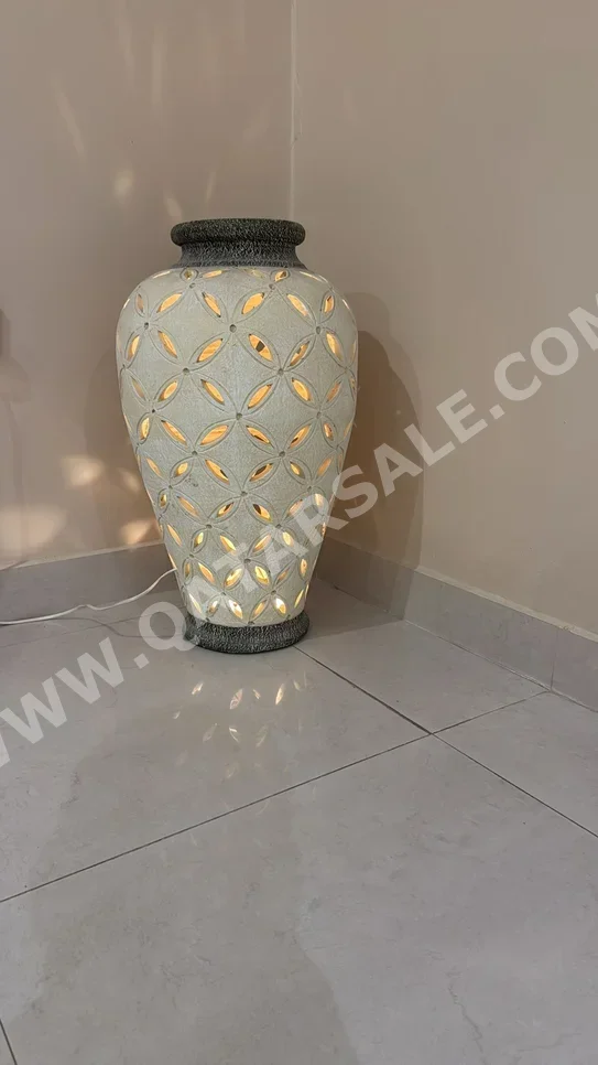 الإضاءة - أبيض