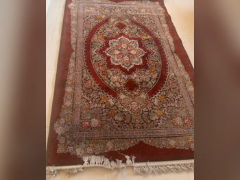 السجاد أحمر  مستطيل