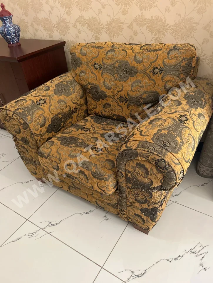 الأرائك والكنب والكراسي