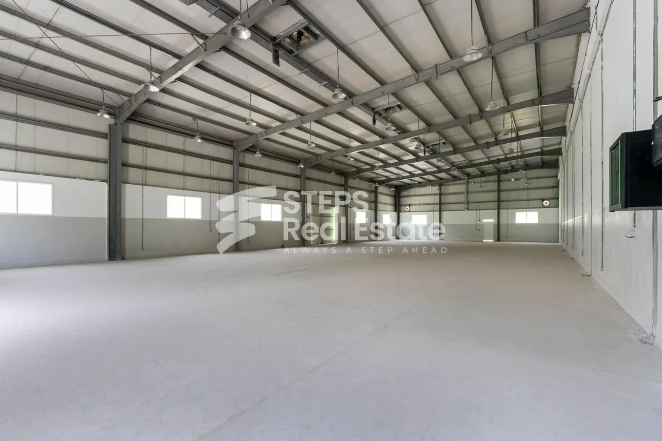 مخازن و مستودعات - الريان  - المنطقة الصناعية  -المساحة: 7000 متر مربع