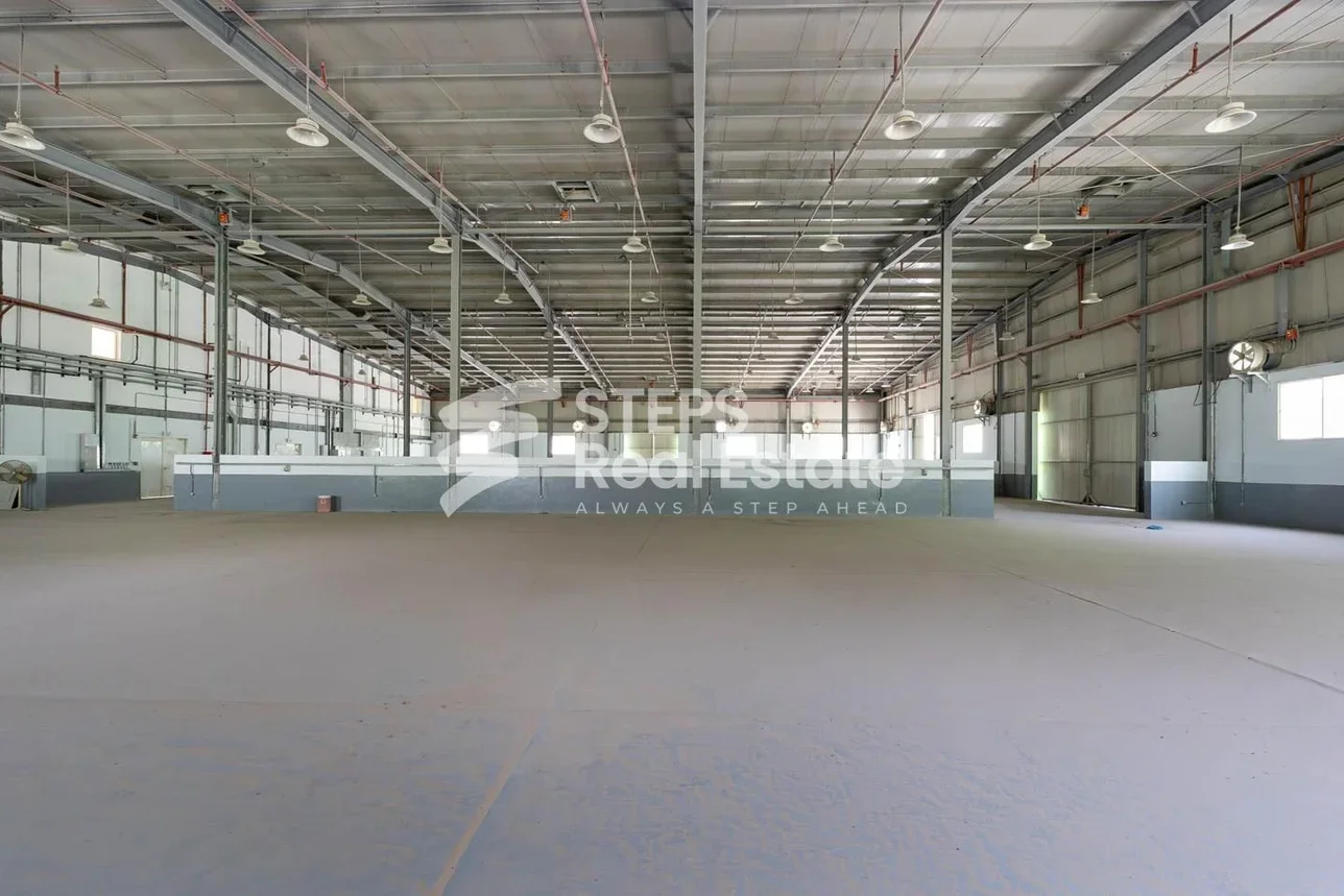 مخازن و مستودعات - الريان  - المنطقة الصناعية  -المساحة: 7000 متر مربع