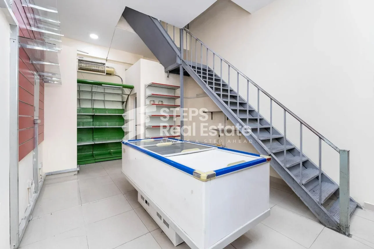 محلات تجارية - غير مفروشة  - الدوحة  للايجار  - مشيرب