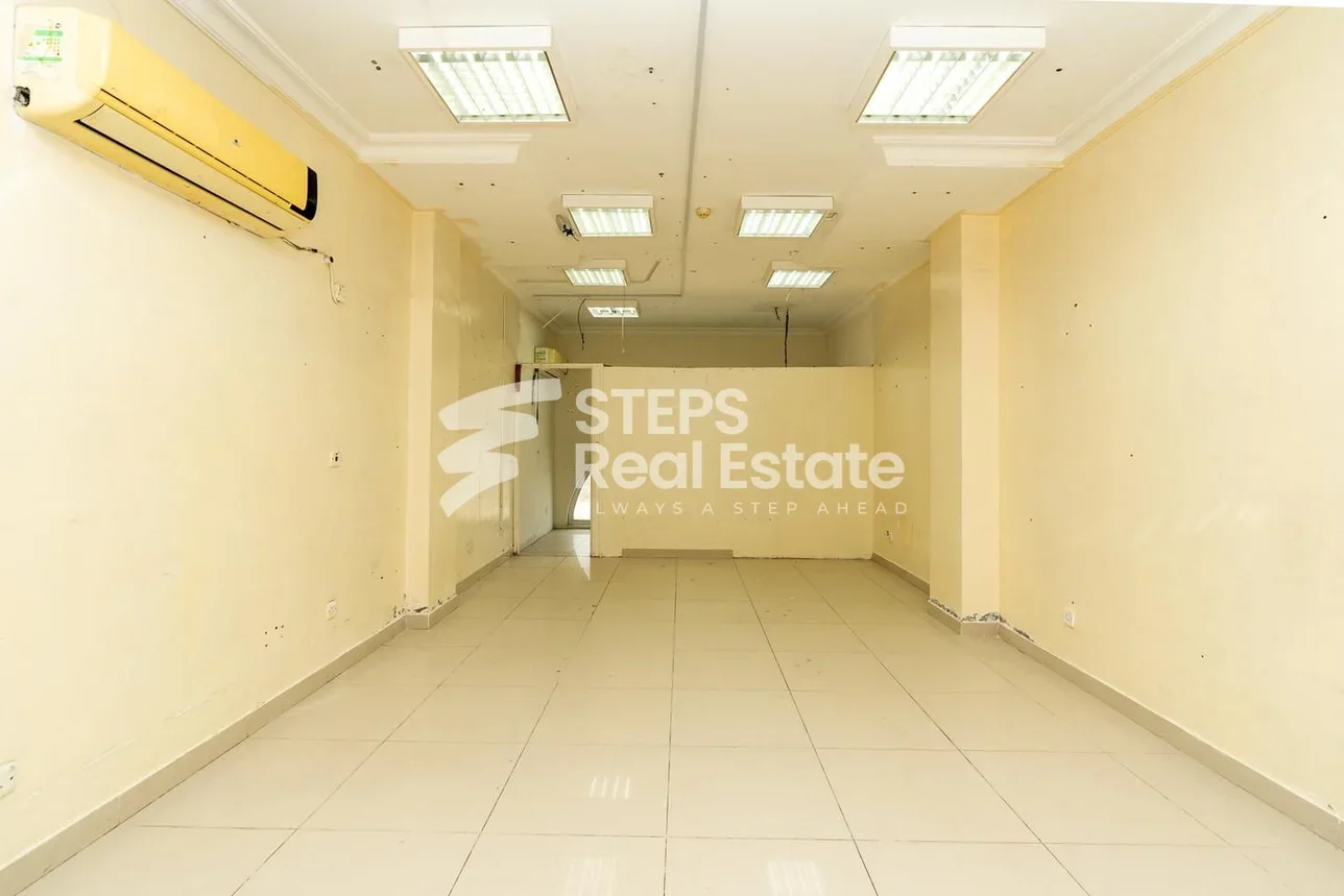 محلات تجارية - غير مفروشة  - الريان  للايجار  - معيذر