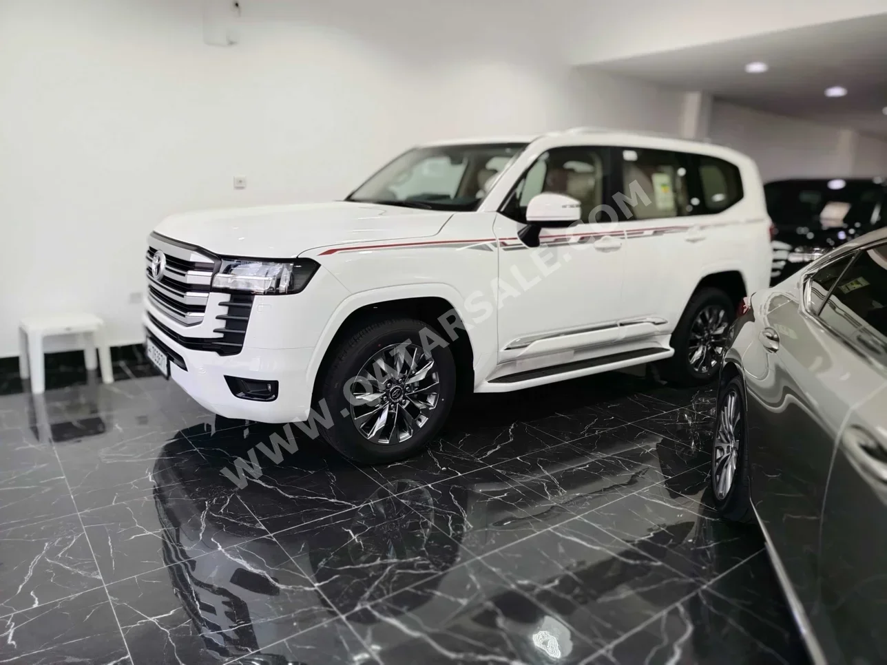 تويوتا لاند كروزر جي اكس ار 2026 اوتوماتيك 0 كم 6 سلندر دفع رباعي اس يو في أبيض تحت الضمان