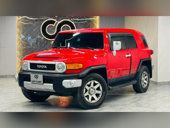 تويوتا  إف جي كروزر  2015  اوتوماتيك  160,000 كم  6 سلندر  دفع رباعي  اس يو في  أحمر